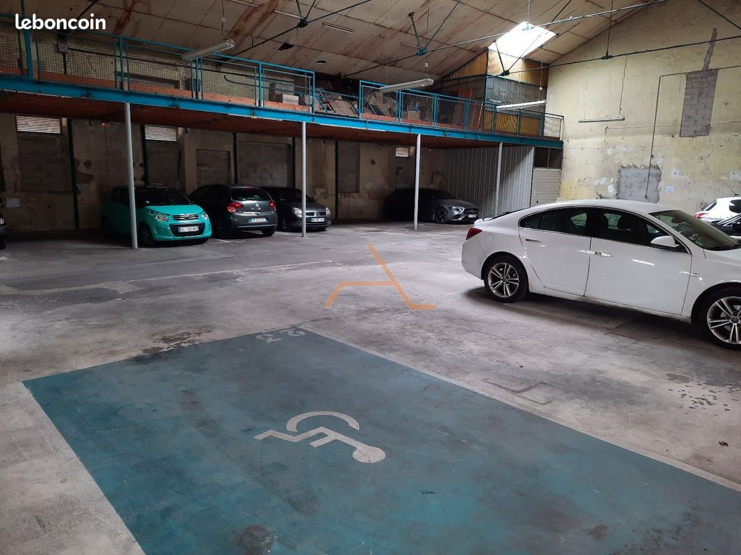 Parking 430 m² · à Valréas · 430 m² · 62 €/mois