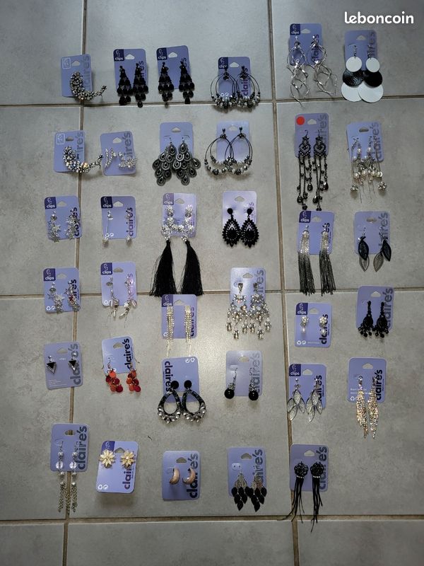 Lot De 25 Paires De Boucles D'oreilles Neuves (avec Petits Défauts) - Multicolores, Crochets