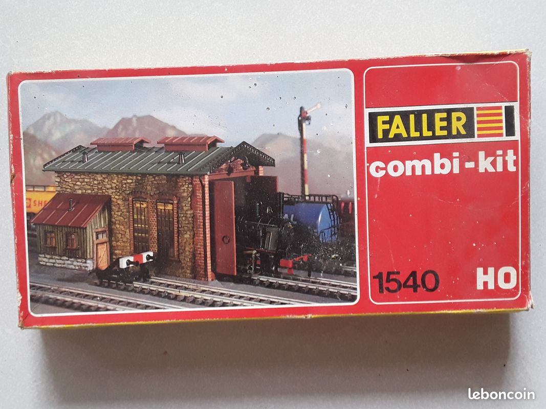 LQ1473 FALLER 130296 Train Ho 1/87 Maquette montée Pompes carburant couvertes
