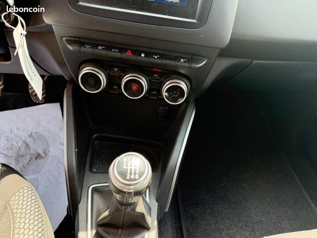 Dacia DUSTER 1.5 BLUE DCI 115CH PRESTIGE 4X4 (image 8)