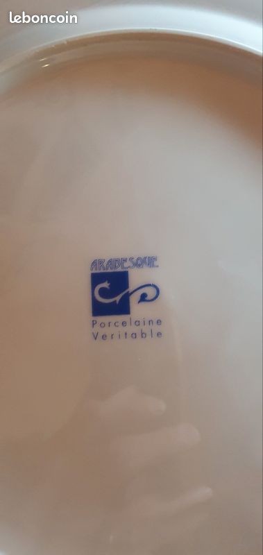 Lot d assiettes en porcelaine (image 2)