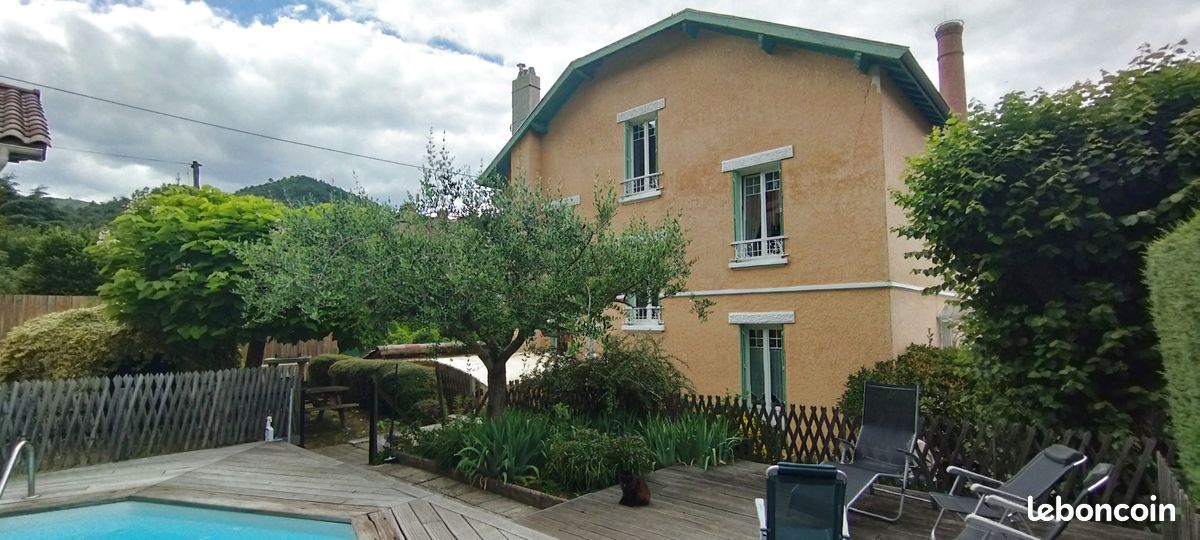 Maison 14 pièces 290 m² · à Saint-Sauveur-de-Montagut · 290 m² · 450 000 €