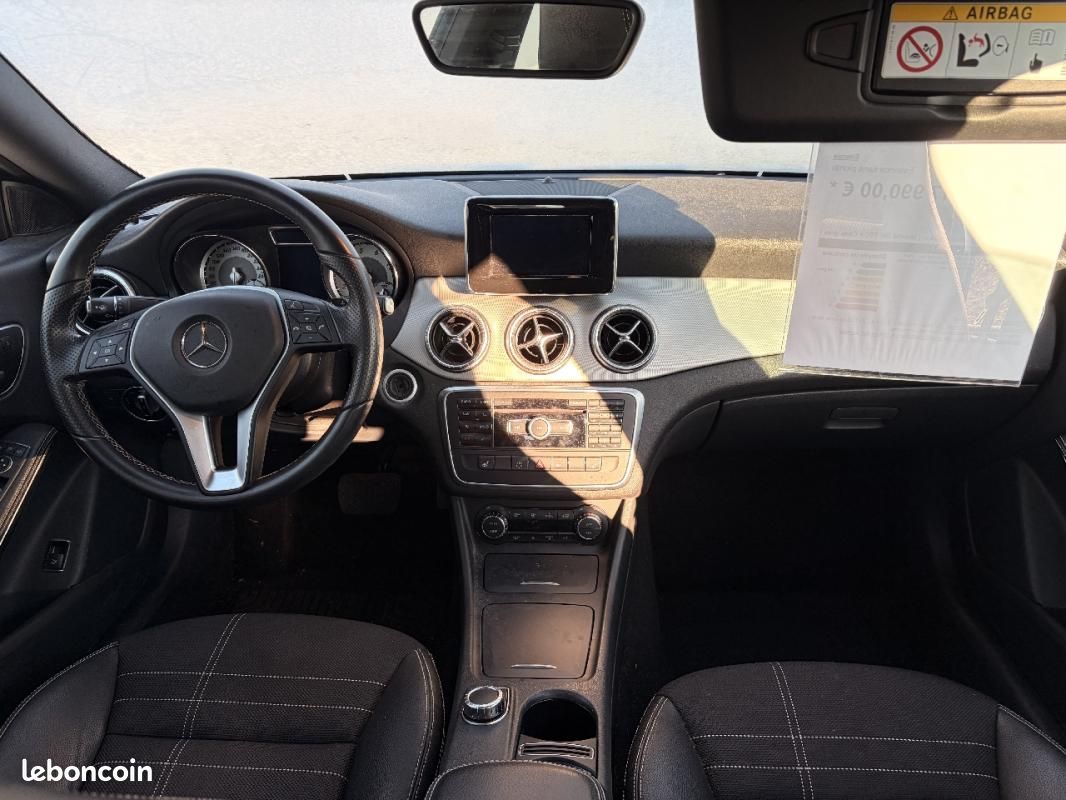 Mercedes Classe CLA 180 Sensation 7-G DCT Automatique (image 3)