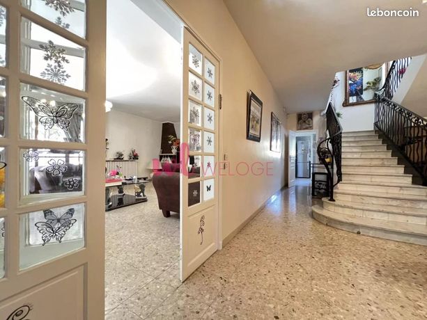 Villa 7 pièces 233 m² — 3