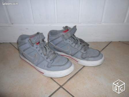 Baskets Nike grises pointure 37 (image 1)