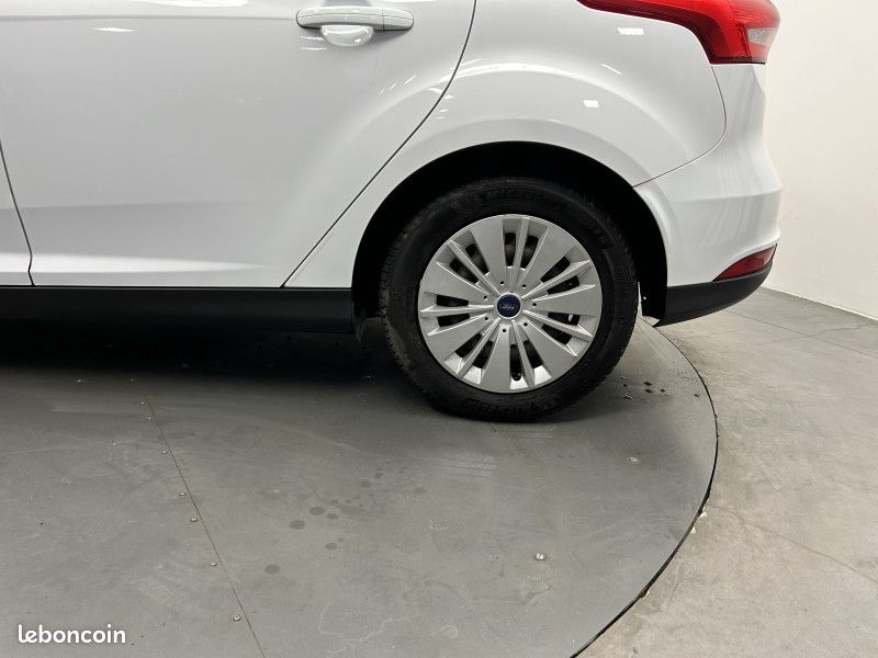 Ford FOCUS Focus 1.0 EcoBoost 125 ch / Clim Auto / Régulateur / Bluetooth (image 15)