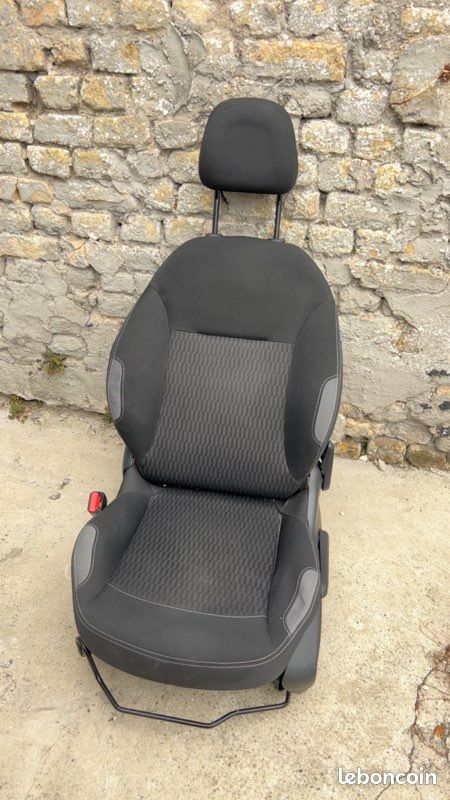 Intérieur Peugeot 208 (image 1)
