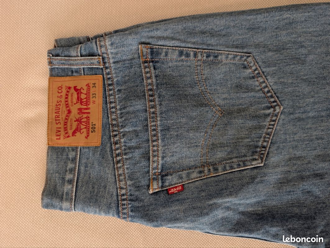 Jean Levi's 501 Vintage - Bleu Ciel Avec Ceinture Cuir - Taille M (W33 L34) - Très Bon état