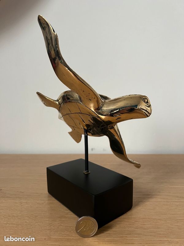 Sculpture Tortue De Mer En Bronze Doré Brossé Sur Socle Décoration