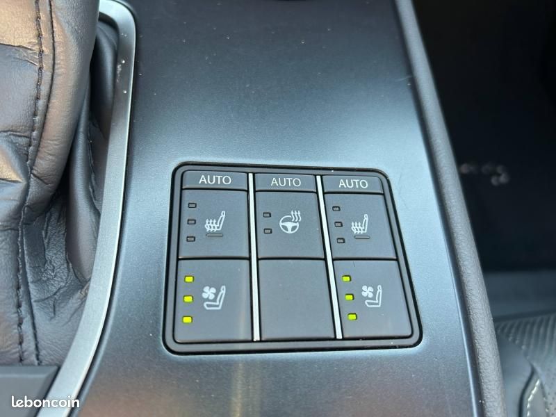 Lexus UX 250h Executive 2WD (image 34)