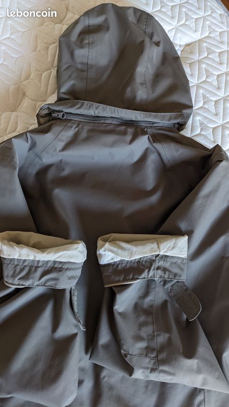 Veste Imperméable Quechua Gris Taupe Taille S en très bon état (image 4)