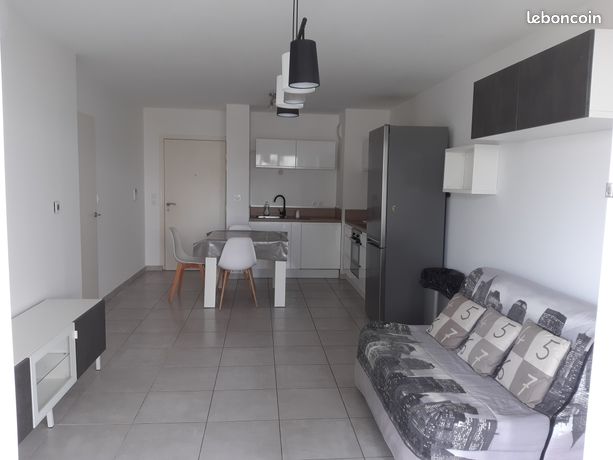 Particulier loue Type 3 Meublé en RDC avec Terrasse dans Résidence Sécurisée