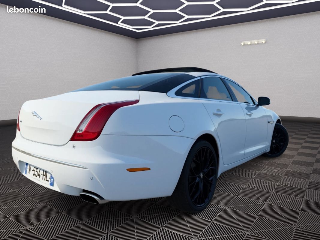 Jaguar XJ Luxury 3.0 V6 275cv - Cuir, Toit ouvrant, Caméra de recul (image 2)