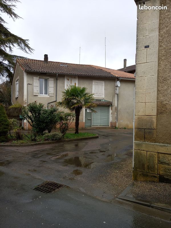 Maison 5 pièces 100 m² · à Javerlhac-Et-la-Chapelle-St-Robert · 100 m² · 70 000 €