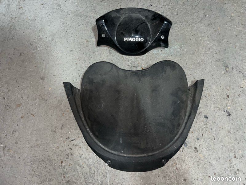 Cache guidon avant Xevo 125 (image 1)