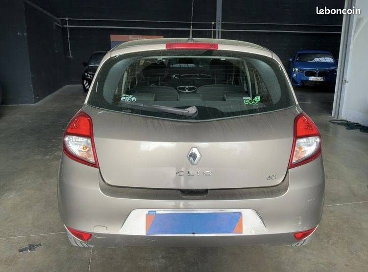 Renault clio iii expression clim 1.5dci 90 (image 2)