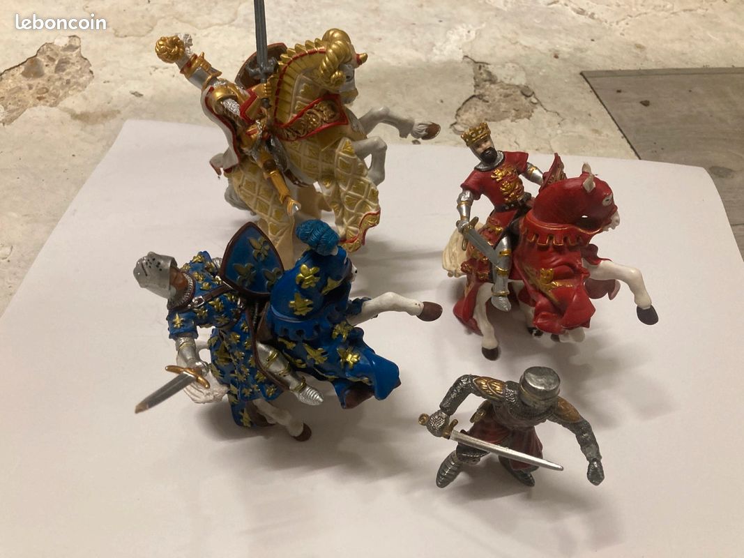 Chevalier miniatures (image 3)