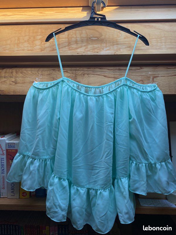 Blouse épaule dénudé (image 1)
