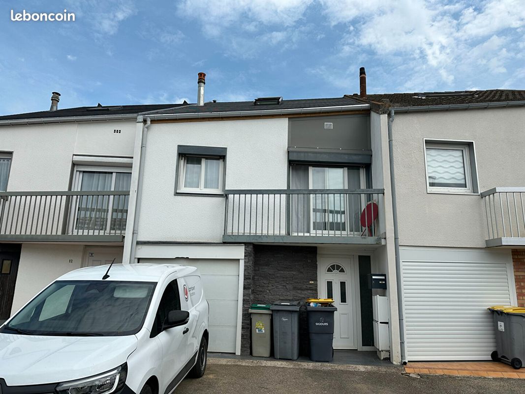 Maison 5 pièces 93 m² · à Fosses · 93 m² · 1 390 €