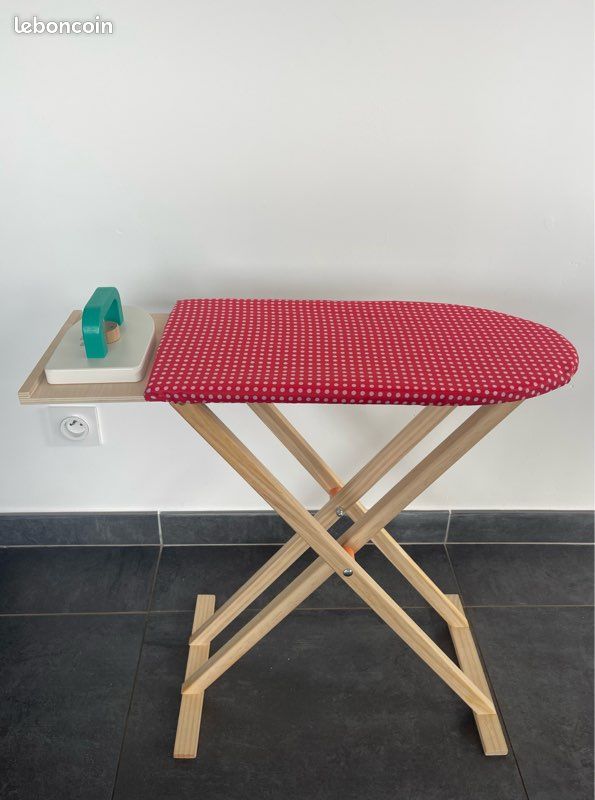 Planche à repasser en bois pour enfant - PlayTive (image 1)