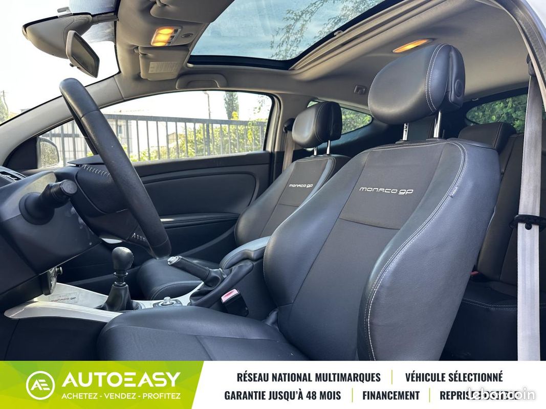 Renault Megane 3 Coupé 1.9 dCi 130ch FAP Monaco GP eco² Euro5 (image 10)