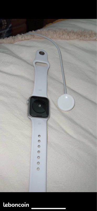 Apple Watch SE (image 2)