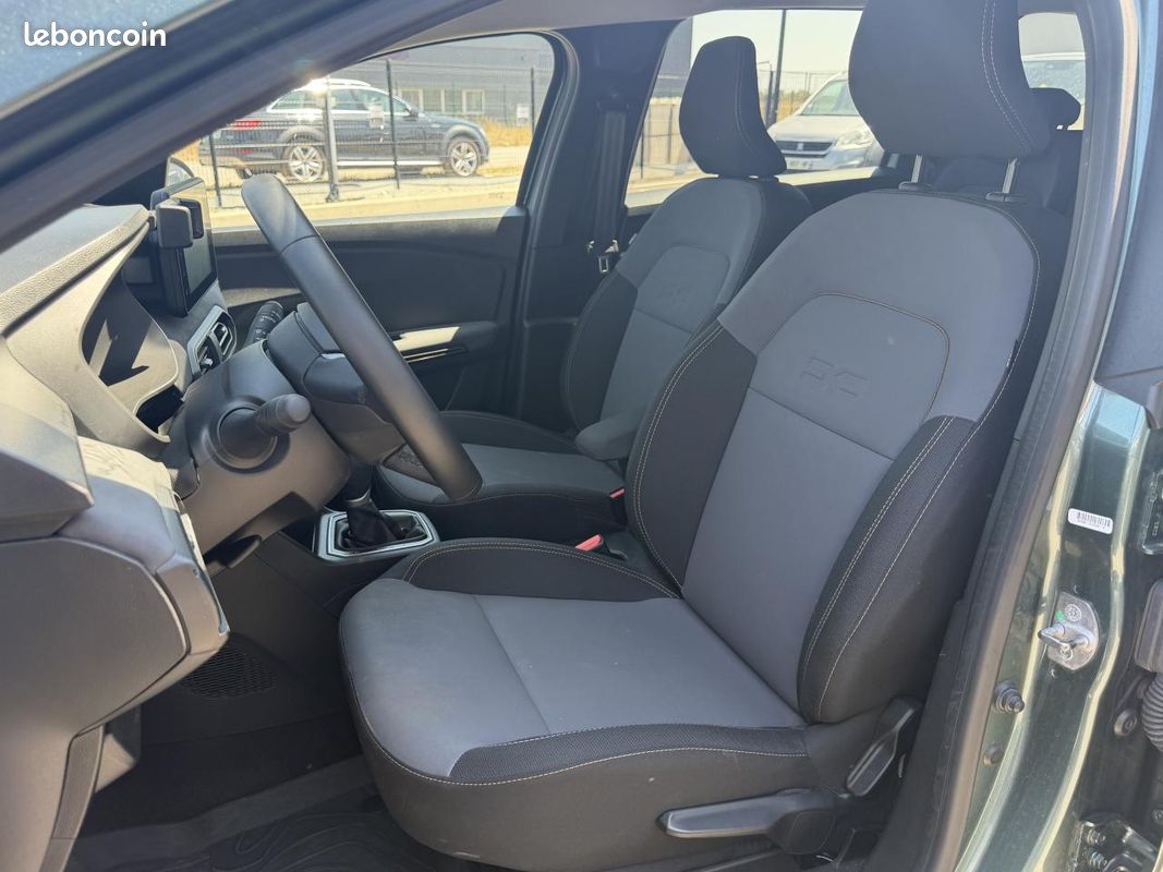 Dacia jogger 1.6 hybride 140 7pl automatique + camera de recul + gps + alerte angle mort (image 15)