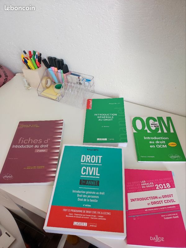 Manuels livres de droit (image 1)