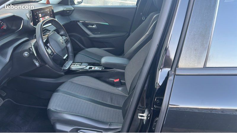 Peugeot 2008 1.5 BlueHDi 130ch S&S Allure EAT8 (image 3)