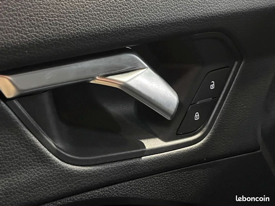 AUDI Q3 Q3 45 TFSIe 245 ch S tronic S line / ENTRETIEN AUDI / 1ER MAIN (image 25)