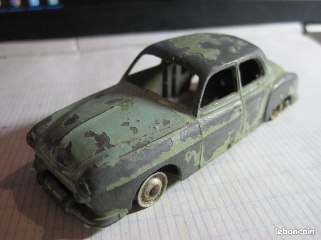 Ancienne voiture fregate renault cij dinky ? (image 1)