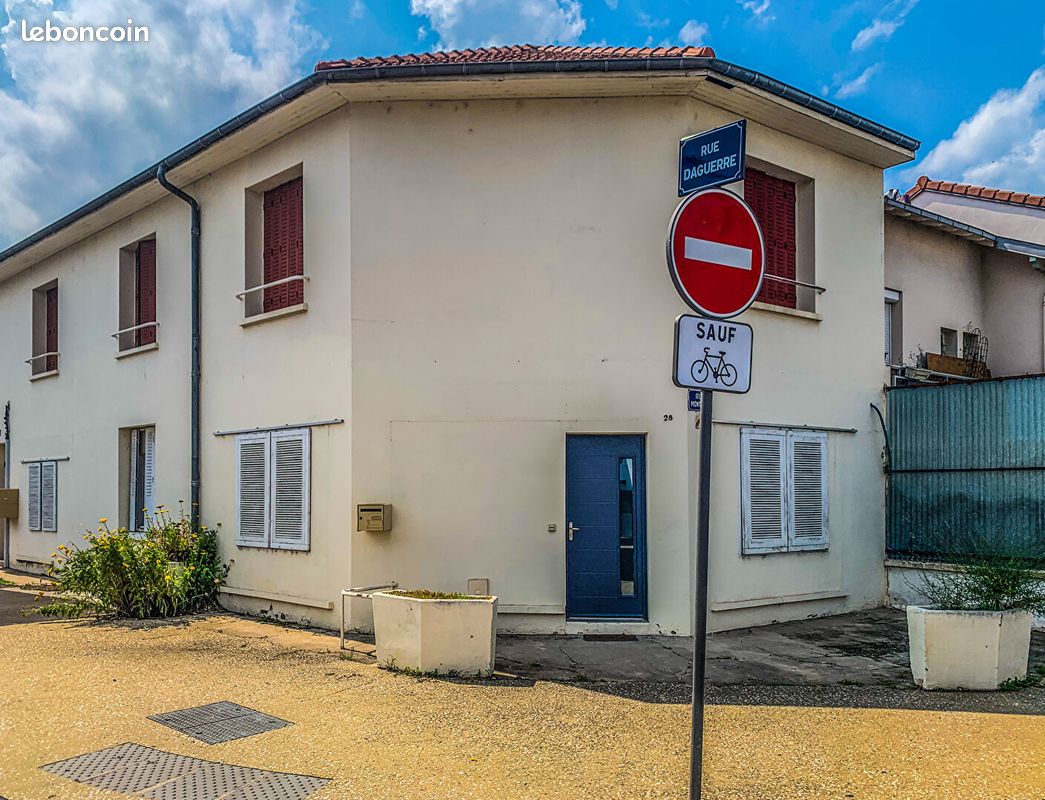 Local commercial 9 pièces 180 m² · à Clermont-Ferrand · 180 m² · 420 000 €