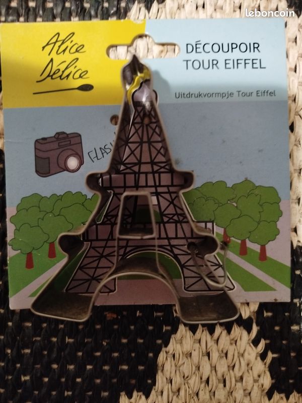 Emporte pièce Tour Eiffel 7.5cm neuf (image 1)