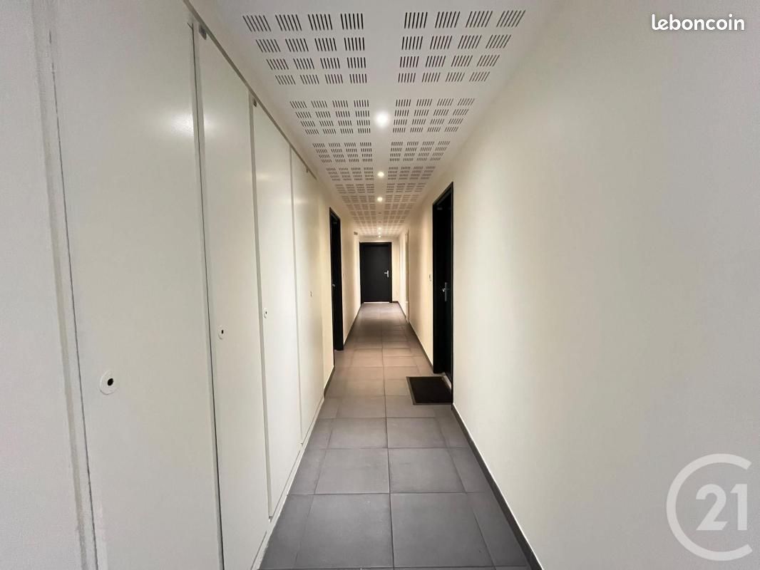 Studio 1 pièce 27 m² (image 8)