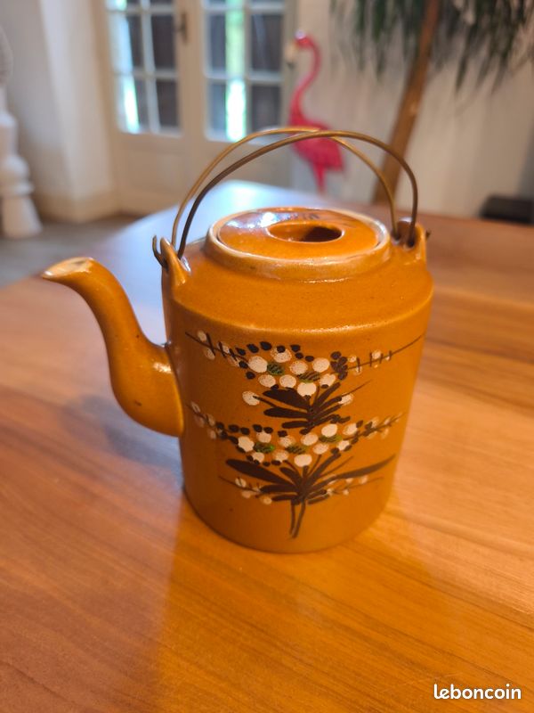 Théière vintage en grès émaillé et métal - Décor floral peint main (image 1)