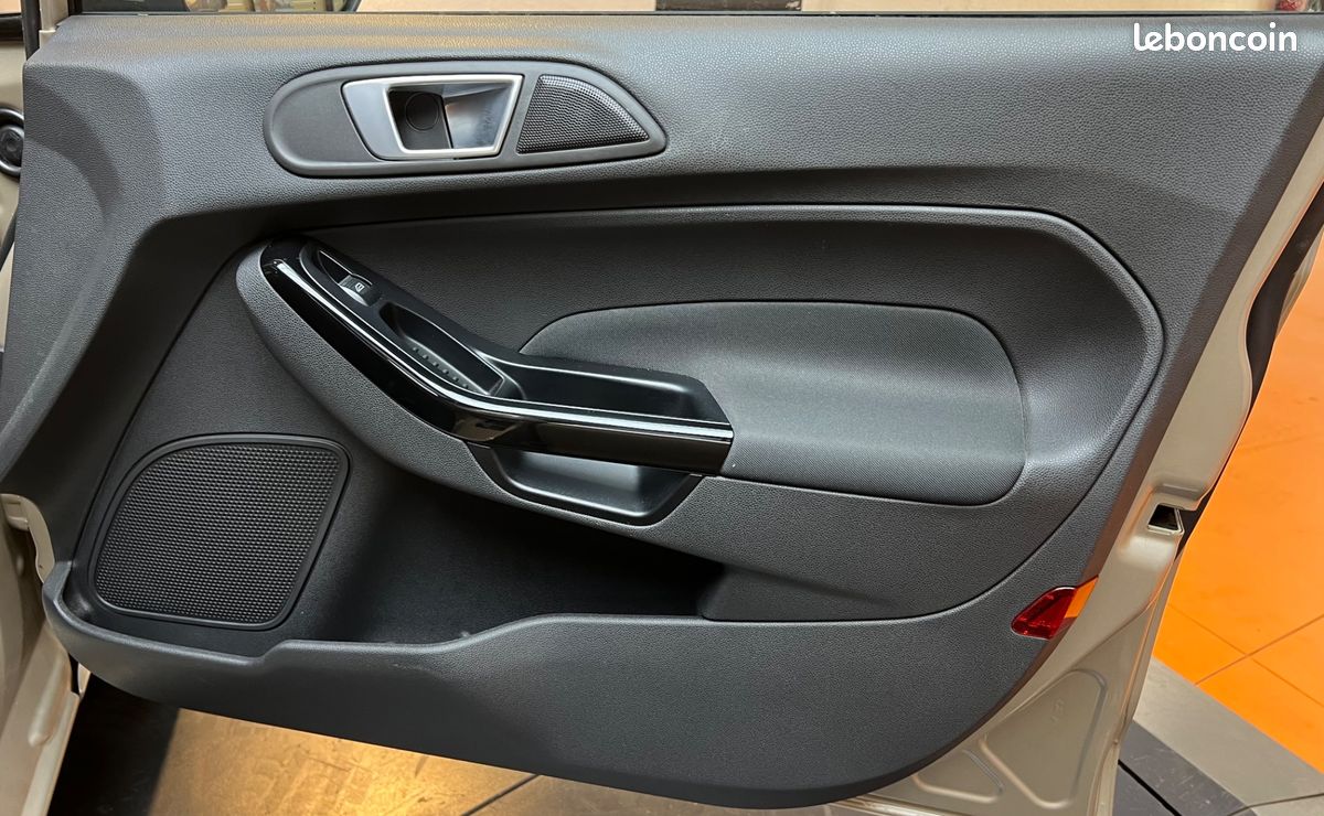 Ford fiesta 1.0 scti 100 titanium - gps - bluetooth - clim auto - suivi entretien - faible kilometrage (image 27)