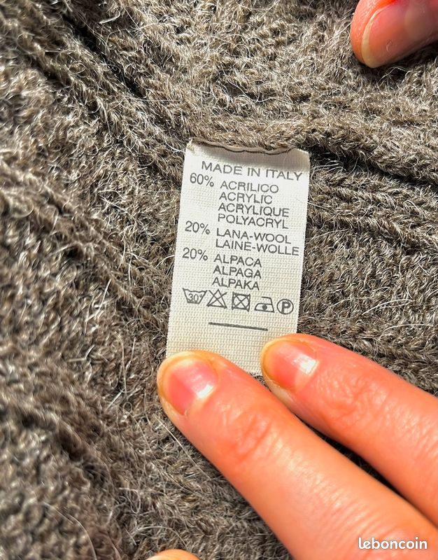 Boléro femme manches courtes fermé par un bouton (image 7)