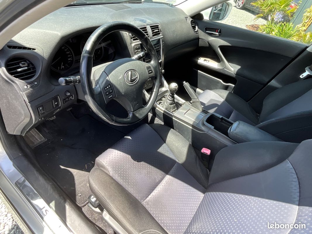Lexus is 2.2 220d 175ch finition executive / regulateur / suivi (image 5)