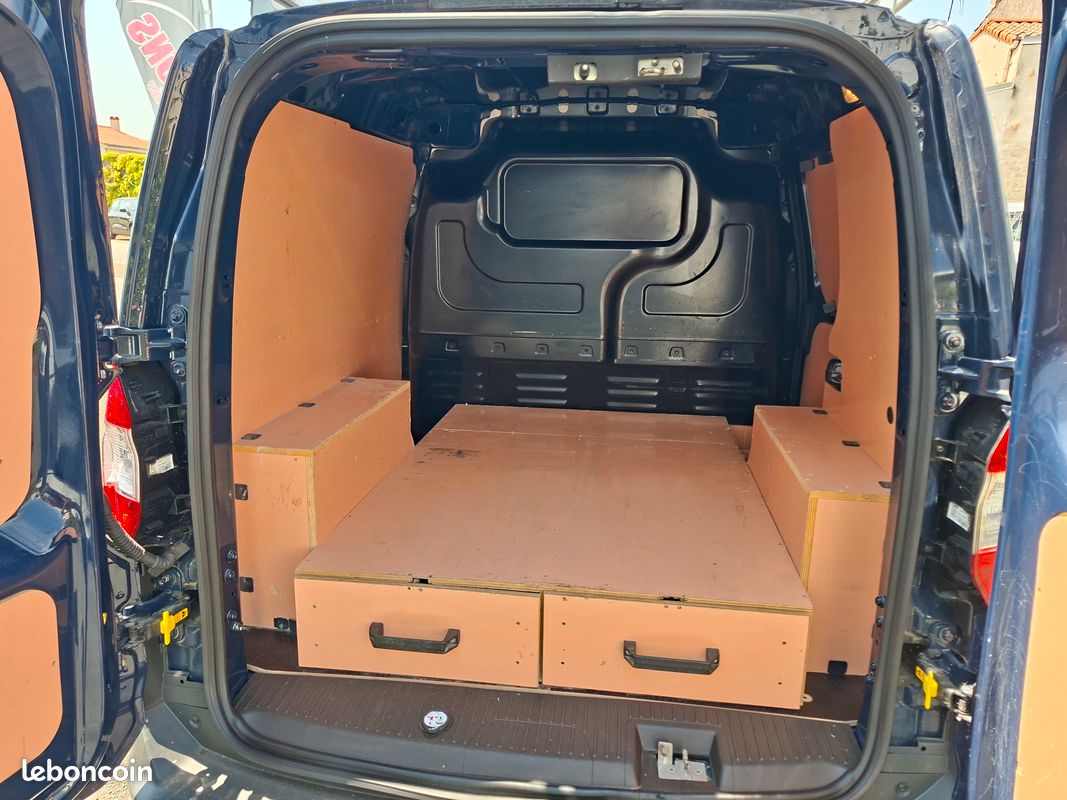 Ford transit courrier 1.5 tdci 75 ambiente (image 4)