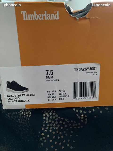 NEUVE BASKETS TIMBERLAND NUBUCK noir 41 (image 3)