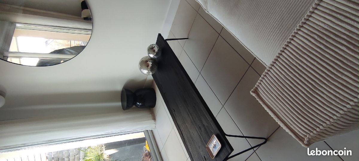 Table basse effet bois brûlé (image 1)