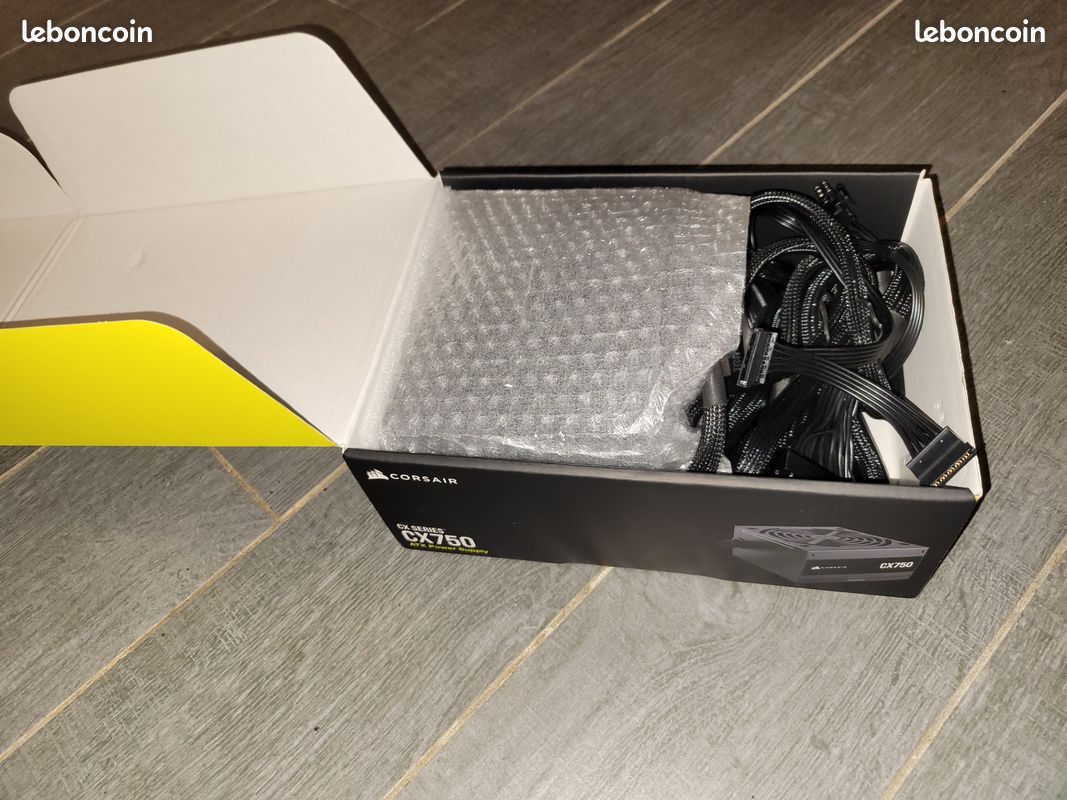 Corsair CX750 Alimentation PC 750W 80 Plus Bronze - Ventilateur Silencieux Câbles Gainés Non Modulaire