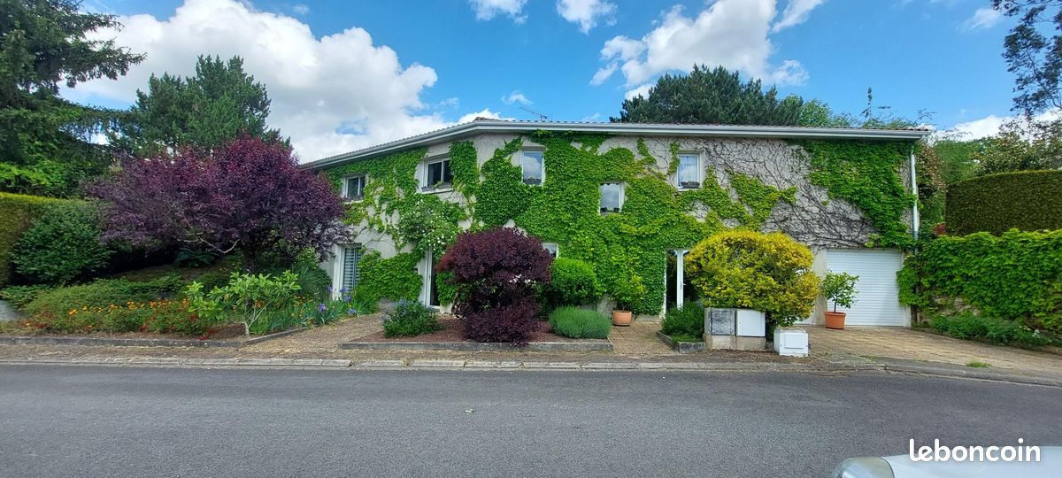 Maison 9 pièces 207 m² · à Confolens · 207 m² · 311 400 €
