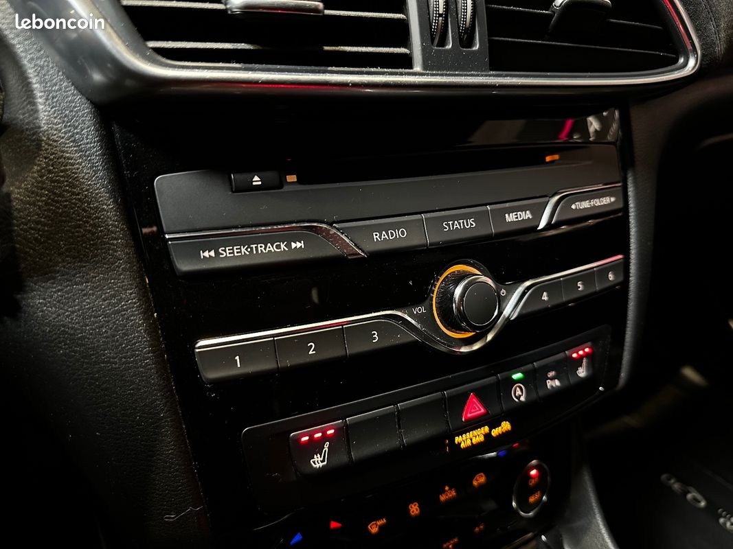 INFINITI Q30 2.2d 170 7DCT Premium Tech - SUPERBE ETAT - SIEGE CHAUFFANT (image 24)
