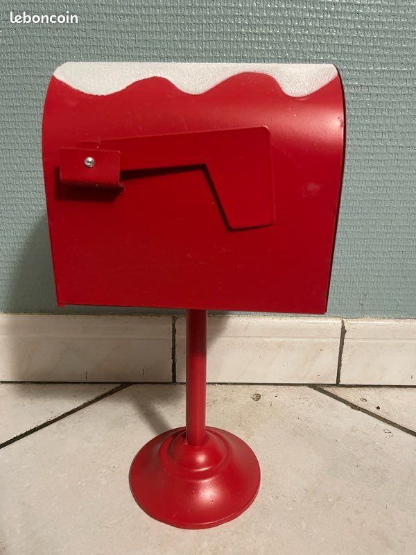 WEB2O Boite Aux Lettres Du Père Noël Sur Pied Rouge Métal Hauteur 100cm