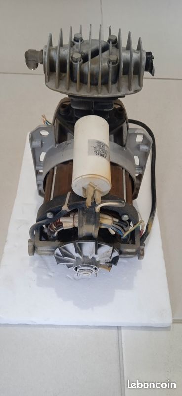 Un moteur électrique pour compresseur d'air (image 1)