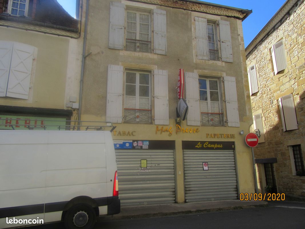 Maison 8 pièces 192 m² · à Excideuil · 192 m² · 50 000 €