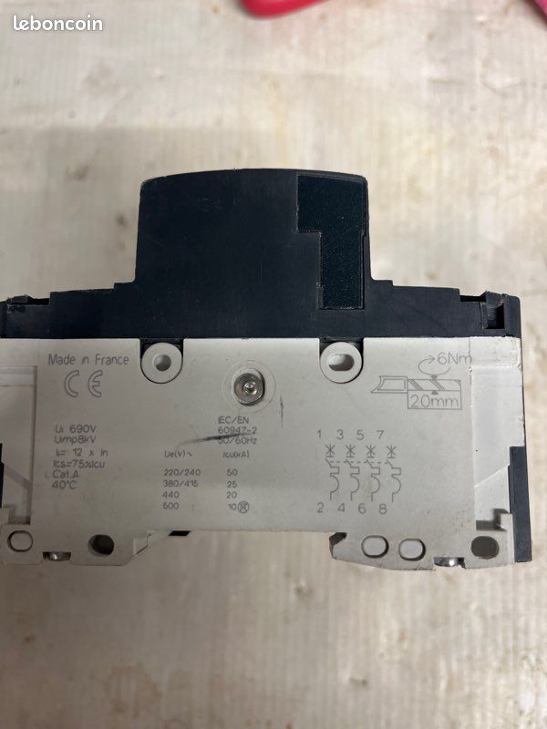 Disjoncteur NG125N 125A 4poles Merlin Gerin (image 2)