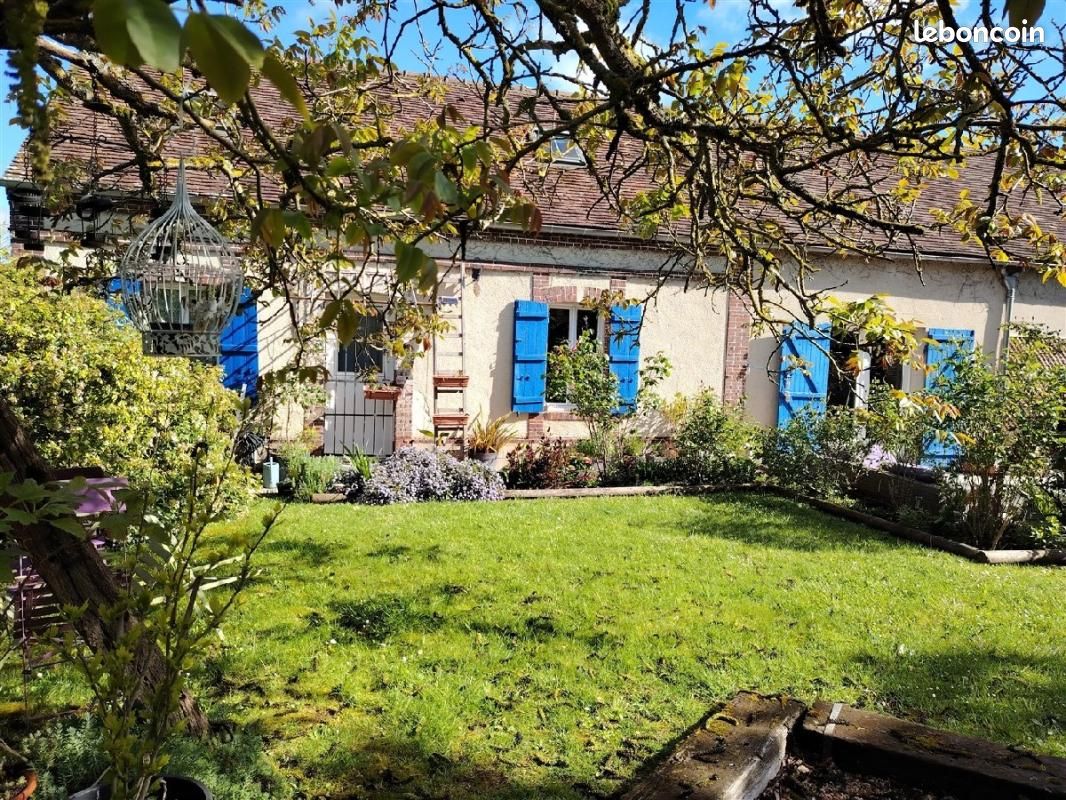 Maison 8 pièces 163 m² · à Saint-Lubin-des-Joncherets · 163 m² · 294 000 €