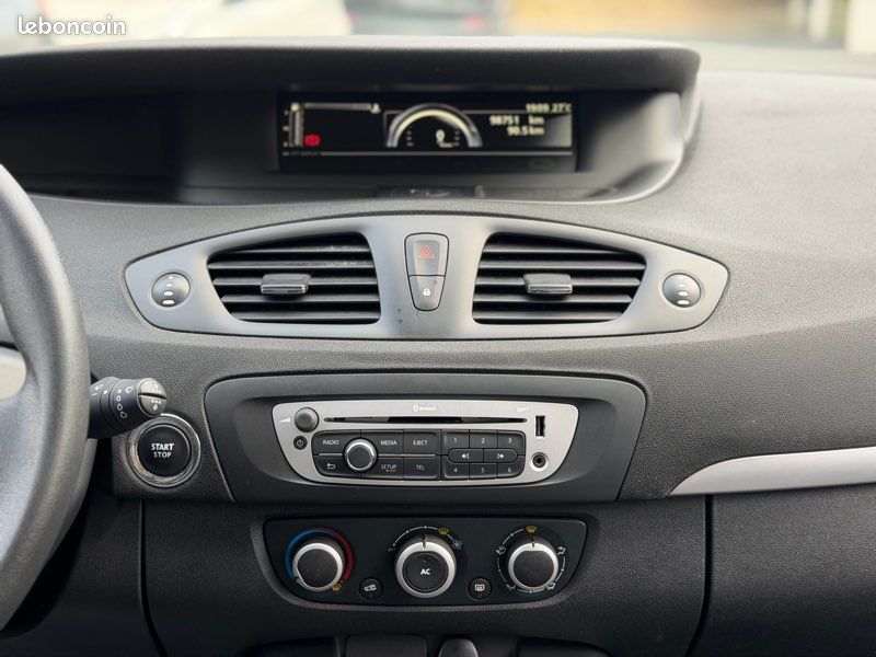 Renault Scenic 3 1.2TCe 115 Life - Climatisation - Bluetooth - Régulateur-Limiteur de vitesse - Pack Famille - Seconde Main - Historique exclusif Renault (image 8)